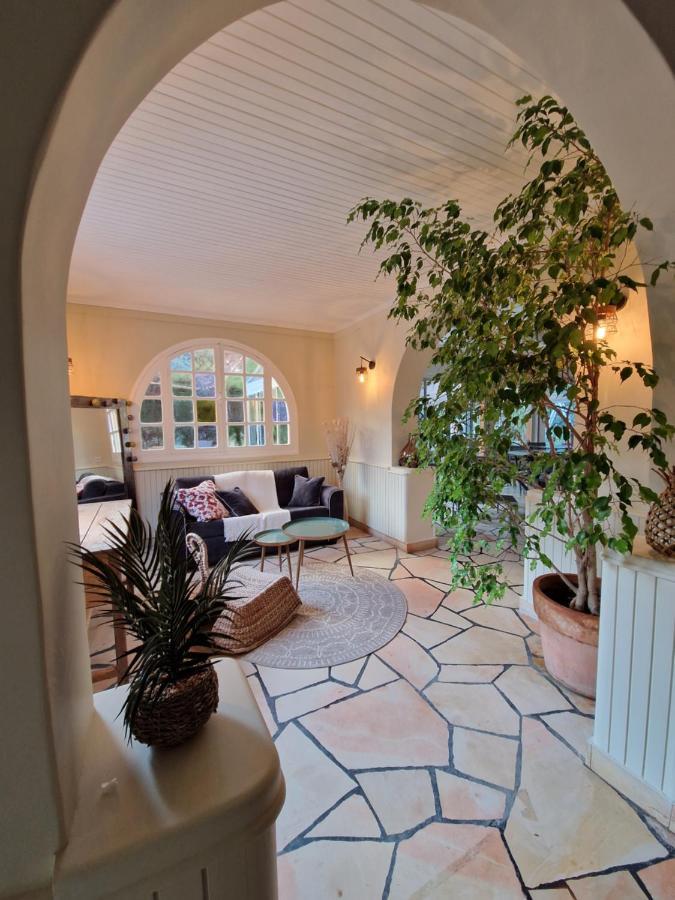 Le Cosy Hotel Сен-Агулф Екстериор снимка