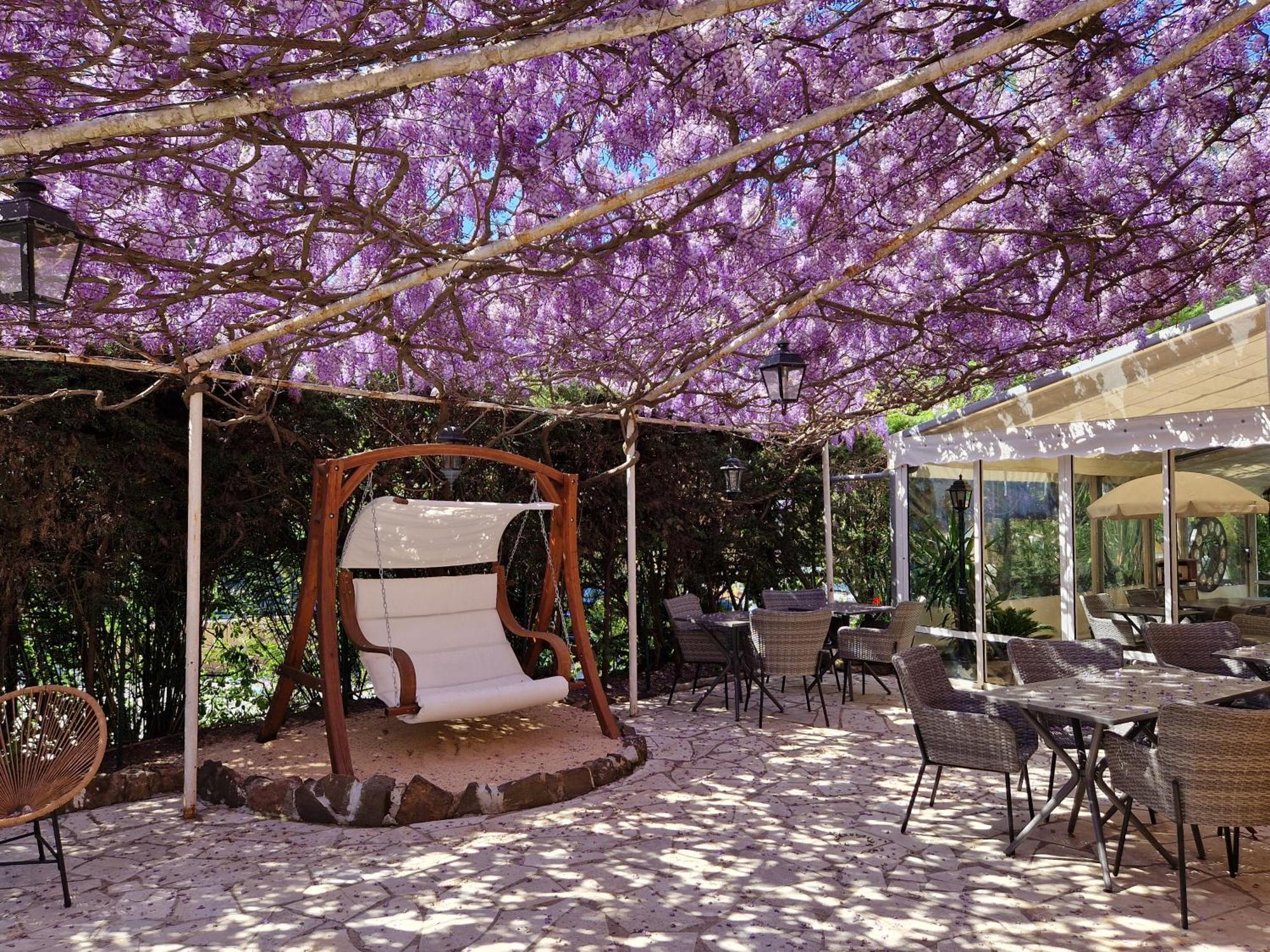 Le Cosy Hotel Сен-Агулф Екстериор снимка