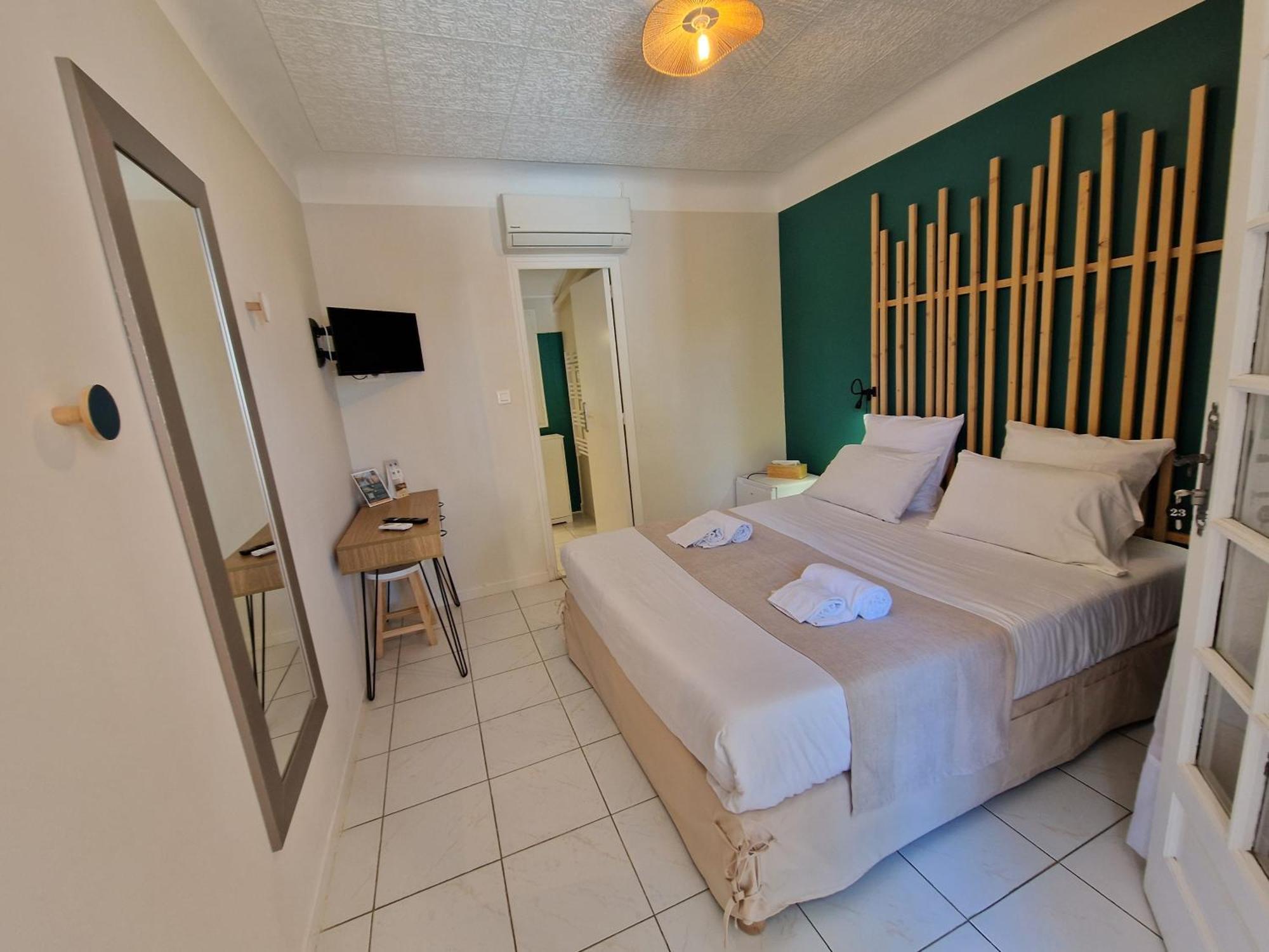 Le Cosy Hotel Сен-Агулф Екстериор снимка
