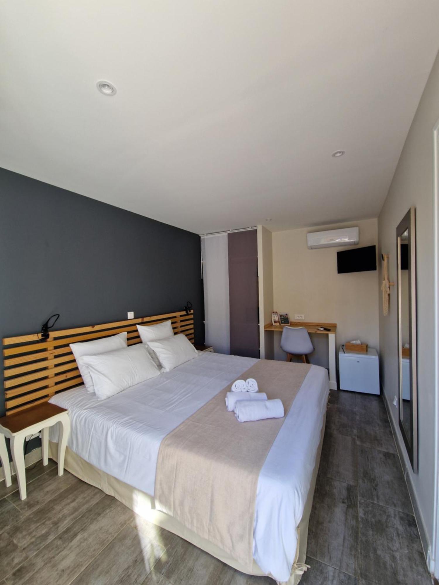 Le Cosy Hotel Сен-Агулф Екстериор снимка