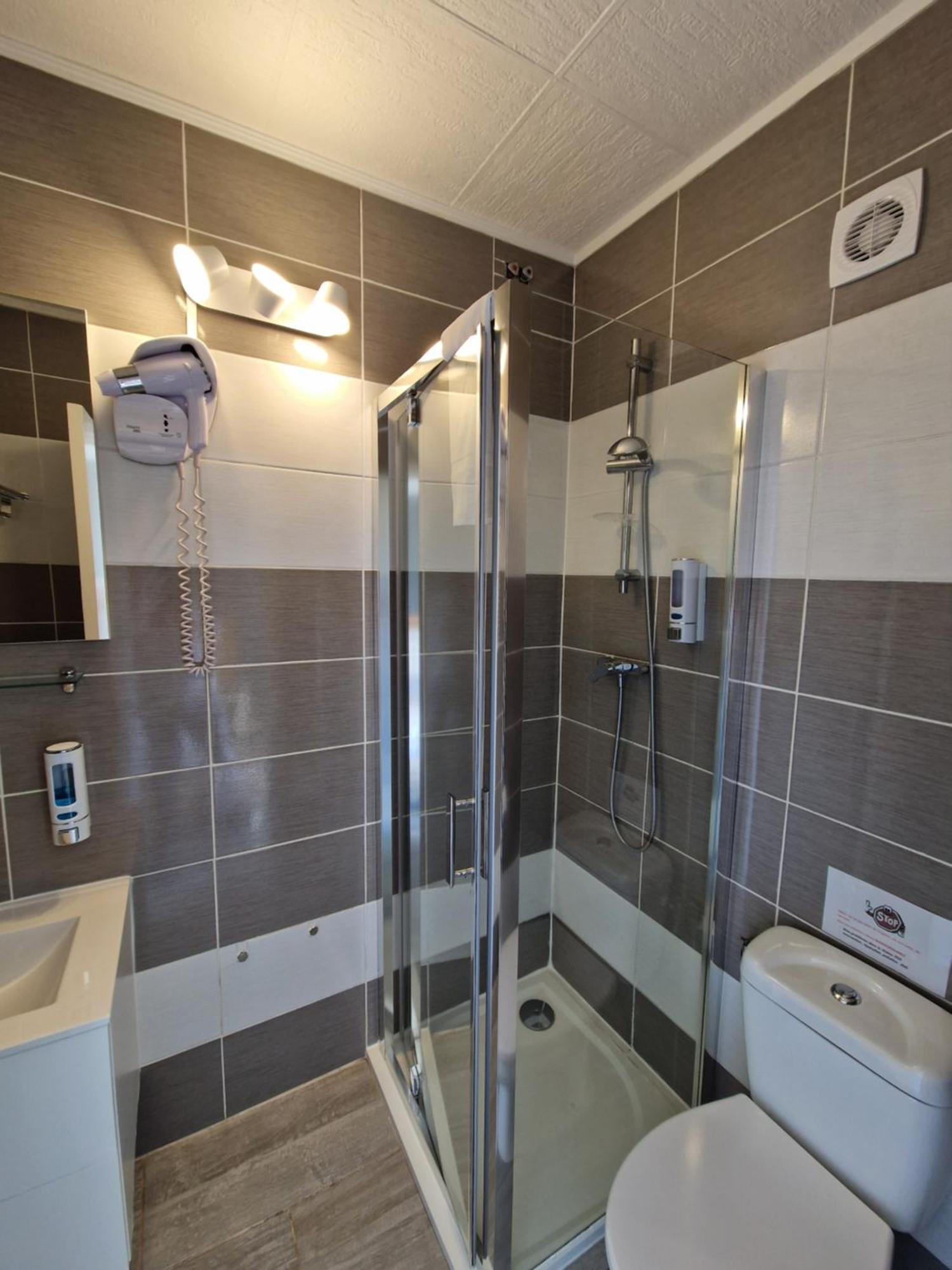 Le Cosy Hotel Сен-Агулф Екстериор снимка