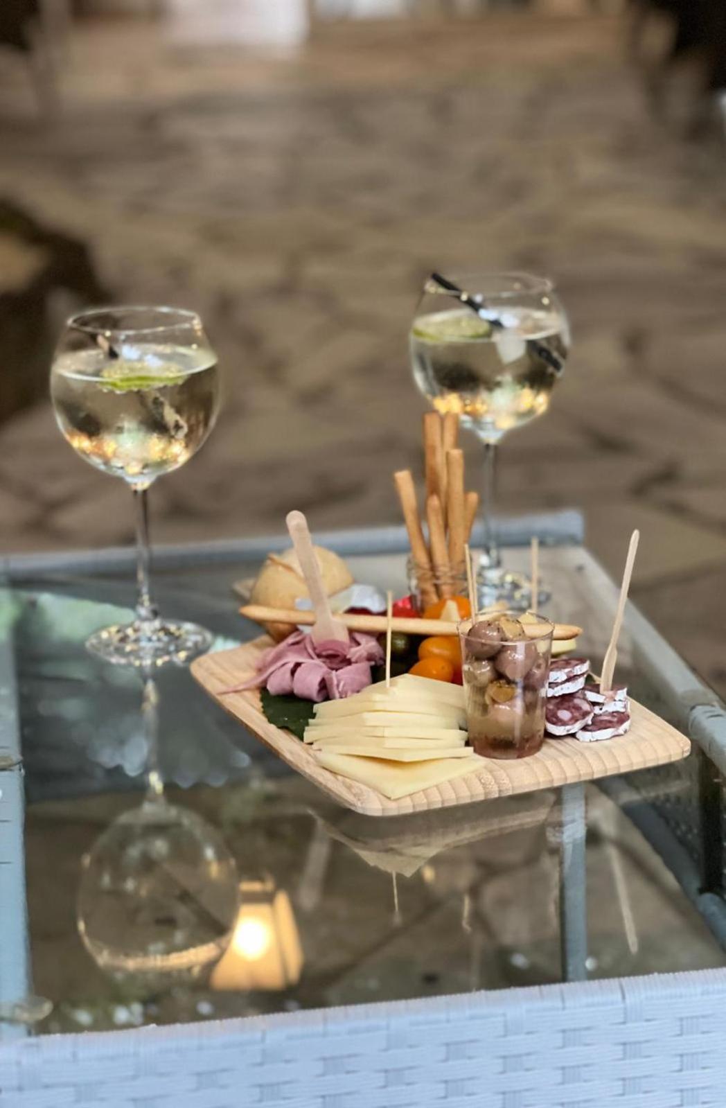 Le Cosy Hotel Сен-Агулф Екстериор снимка