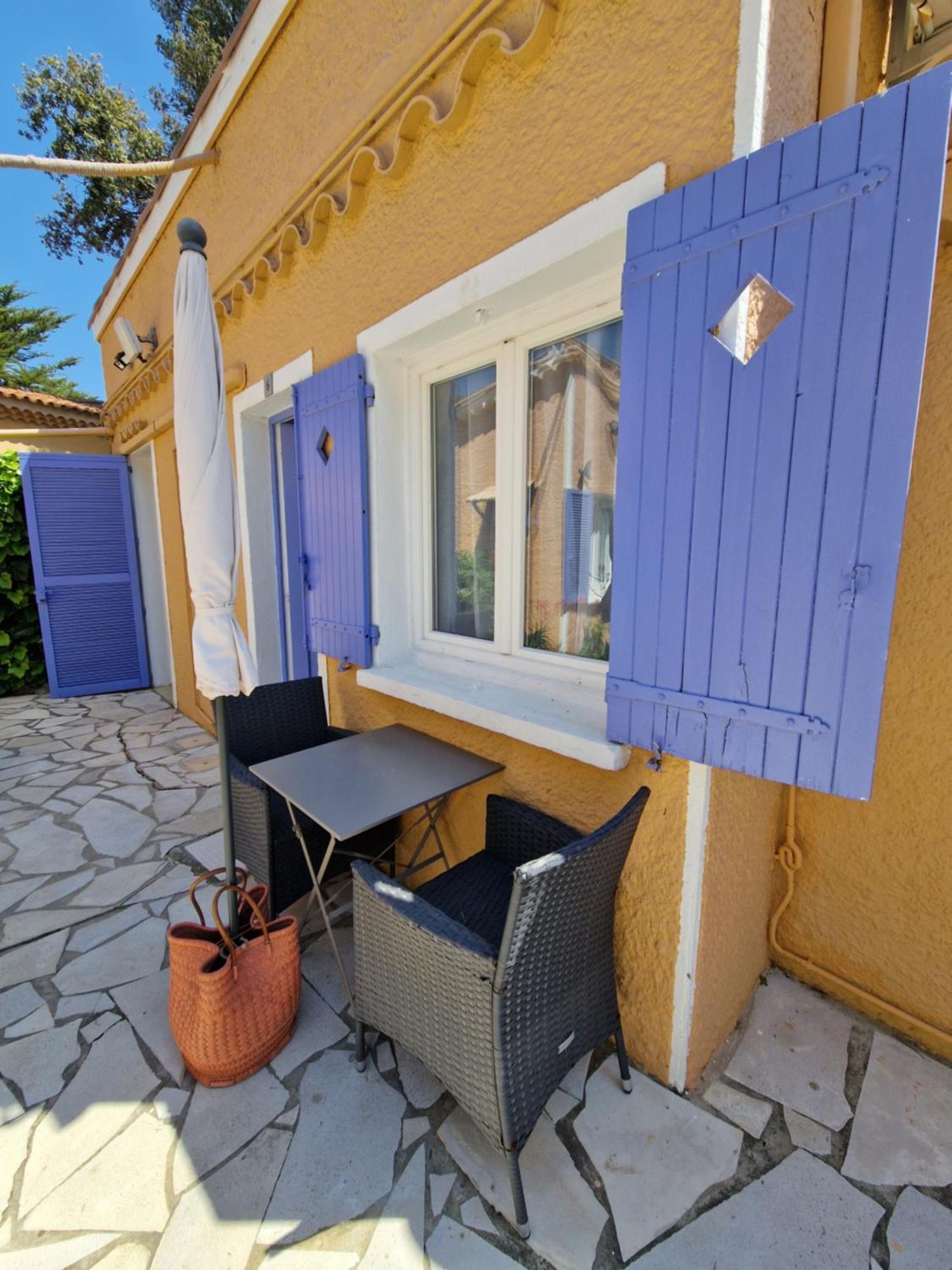 Le Cosy Hotel Сен-Агулф Екстериор снимка