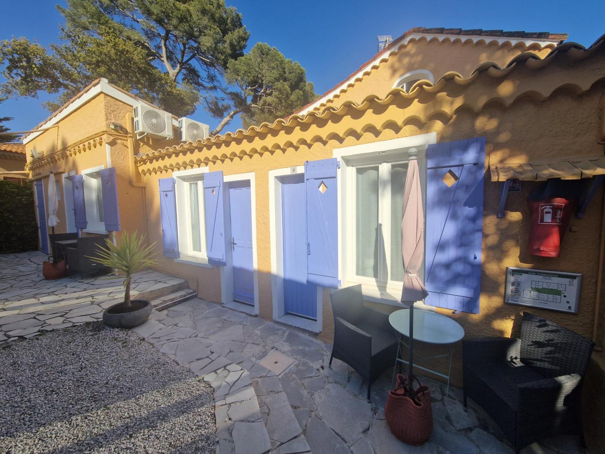 Le Cosy Hotel Сен-Агулф Екстериор снимка
